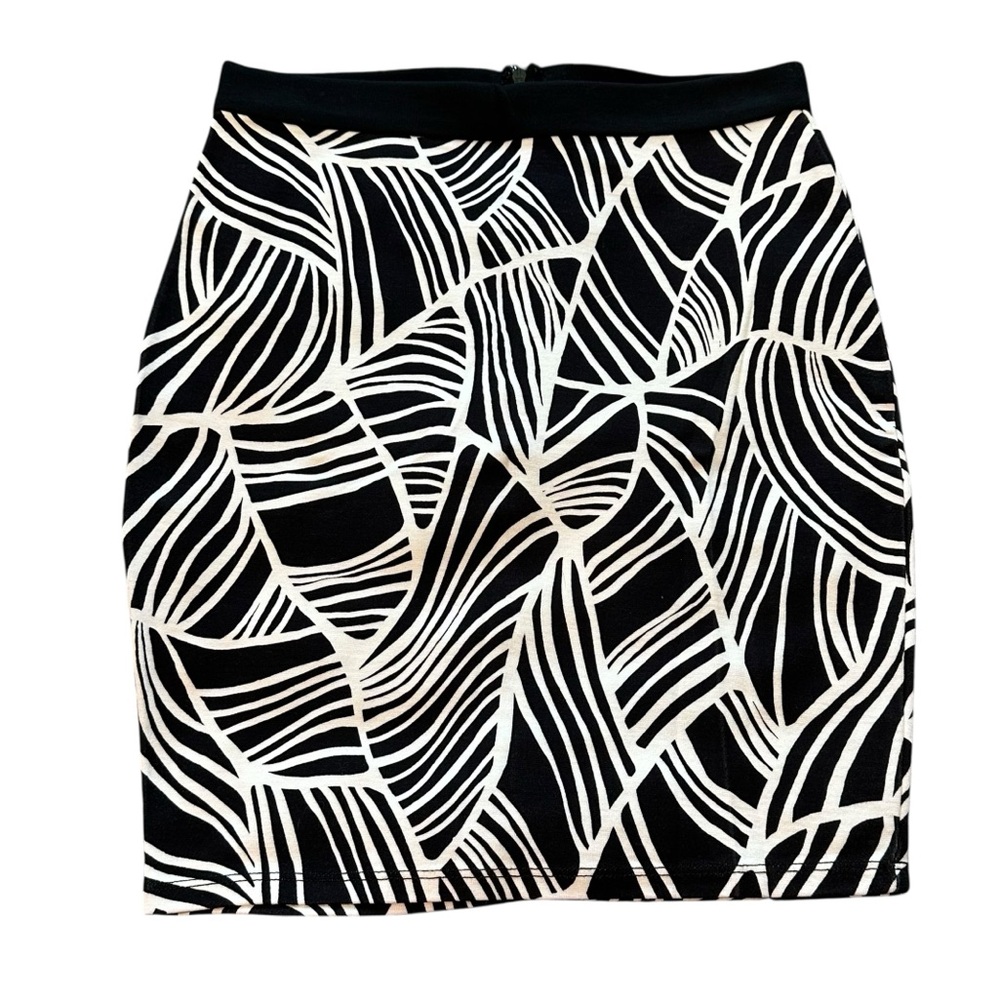 NWT Ambar Black & White Patterned Mini Skirt - Size 2